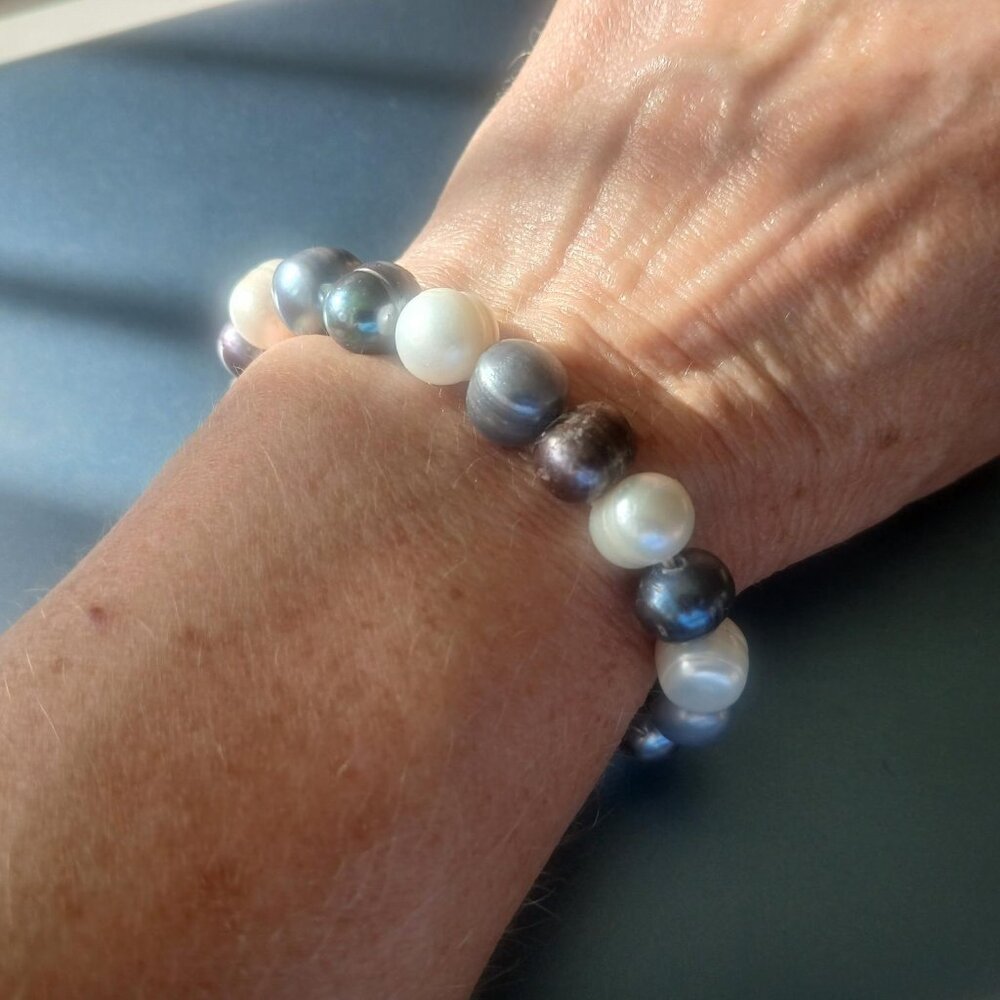 HONORA CULTURED FRESHWATER GRAY AND WHITE PEARL BRACELET